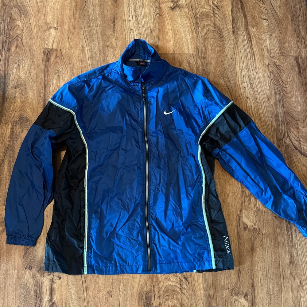 Vintage Nike Men's Vibrant Blue and Black Windbreaker
